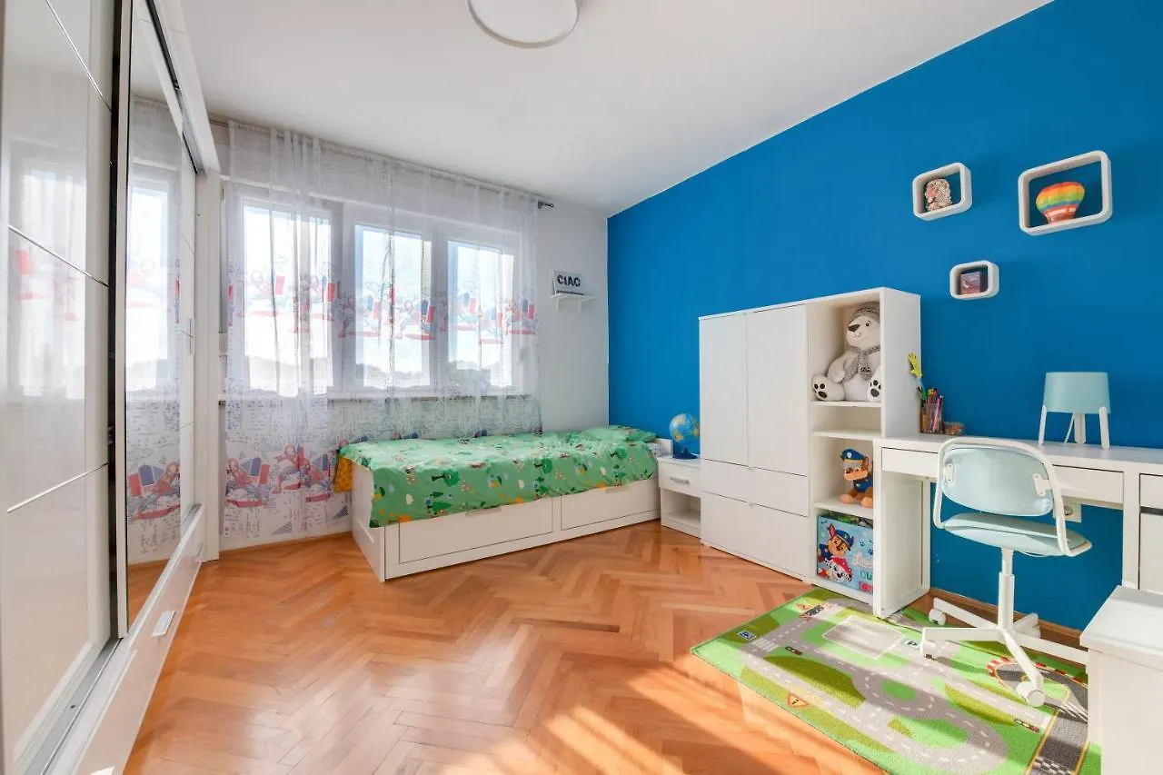 Apartment Niksa Pula 0*,
